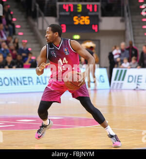 Bonn, Allemagne. 17 Jan, 2016. Basket-ball, l'Allemagne, Bundesliga, Telekom Baskets Bonn vs Ratiopharm Ulm, Telekom Dome, Bonn, 17.01.2016 : Langston Hall (Bonn) . Credit : Juergen Schwarz/Alamy Live News Banque D'Images