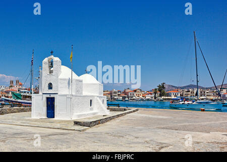 L'église d'Agios Nikolaos dans le port d'Aegina island, Grèce Banque D'Images