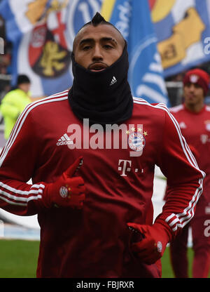 Karlsruhe, Allemagne. 16 janvier, 2016. La Munich Arturo Vidal pendant le test match entre Karlsruher SC et FC Bayern Munich en Wildpark Stadium à Karlsruhe, Allemagne, 16 janvier 2016. Photo : ULI DECK/dpa/Alamy Live News Banque D'Images