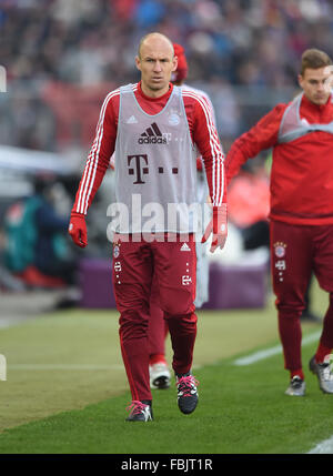 Karlsruhe, Allemagne. 16 janvier, 2016. La Munich Arjen Robben pendant le test match entre Karlsruher SC et FC Bayern Munich en Wildpark Stadium à Karlsruhe, Allemagne, 16 janvier 2016. Photo : ULI DECK/dpa/Alamy Live News Banque D'Images