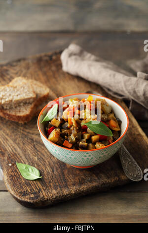 Dans un petit bol de ratatouille, de l'alimentation close-up Banque D'Images