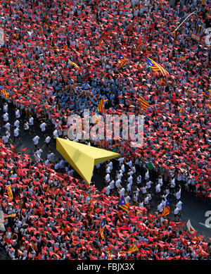 Environ 2 millions de pro-indépendantistes catalans se réunissent sur la Avinguda Meridiana, Barcelone Banque D'Images