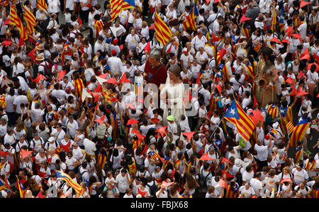 Environ 2 millions de pro-indépendantistes catalans se réunissent sur la Avinguda Meridiana, Barcelone Banque D'Images