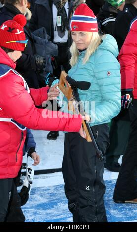 Oslo, 17-01-2016 La Princesse héritière Mette-Marit 25e anniversaire de l'accession au trône de Norvège de Leurs Majestés le roi Harald et la reine Sonja La Famille royale assiste à des événements de la Place du Palais (Slottsplassen) PRE/Albert Nieboer/Pays-Bas OUT - AUCUN FIL SERVICE - Banque D'Images