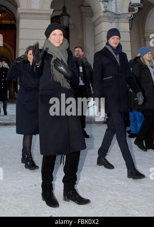 Oslo, 17-01-2016 La Princesse Mette Marit- et Marius Borg Høiby 25e anniversaire de l'accession au trône de Norvège de Leurs Majestés le roi Harald et la reine Sonja La Famille royale assiste à des événements de la Place du Palais (Slottsplassen) PRE/Albert Nieboer/Pays-Bas OUT - AUCUN FIL SERVICE - Banque D'Images