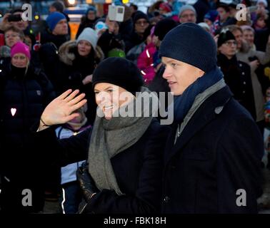 Oslo, 17-01-2016 La Princesse héritière Mette-Marit et Marius Borg Høiby, 25e anniversaire de l'accession au trône de Norvège de Leurs Majestés le roi Harald et la reine Sonja La Famille royale assiste à des événements de la Place du Palais (Slottsplassen) PRE/Albert Nieboer/Pays-Bas OUT - AUCUN FIL SERVICE - Banque D'Images