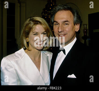 Washington, DC., USA, 6 décembre 1992, Paula Zahn et son mari Richard Cohen à la Maison Blanche pour la réception des Kennedy Center Honors. Credit : Mark Reinstein Banque D'Images