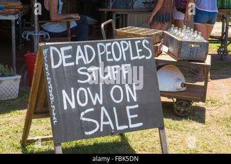 Antique shop avec sign in Newrybar, petit village dans le nord de la Nouvelle-Galles du Sud, Australie Banque D'Images