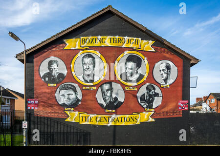 La boxe à travers les générations fresque à Templemore dans la rue East Belfast Banque D'Images