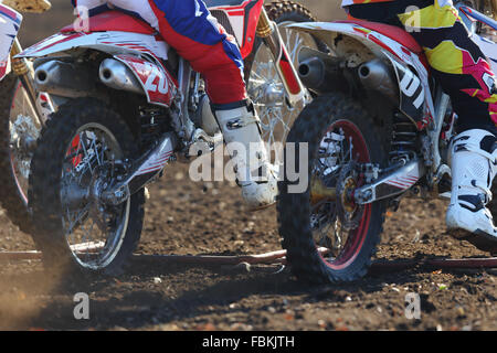 Les cyclistes sur piste de motocross Banque D'Images