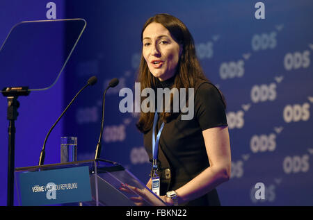 Ostrava, République tchèque. 16 janvier, 2016. Homme politique Prague Alexandra Udzenija Jan Zahradil MEP remplacé au poste de premier chef adjoint de l'opposition de droite du Parti démocratique civique (ODS), l'ODS Congress a décidé aujourd'hui à Ostrava, en République tchèque, le 16 janvier 2016 . Udzenija, 40 ans, est né à Belgrade. Sa mère est tchèque, son père est Serbe, et son mari est croate. © Jaroslav Ozana/CTK Photo/Alamy Live News Banque D'Images