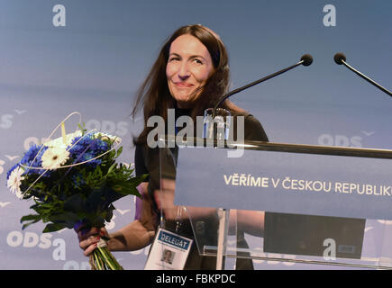 Ostrava, République tchèque. 16 janvier, 2016. Homme politique Prague Alexandra Udzenija Jan Zahradil MEP remplacé au poste de premier chef adjoint de l'opposition de droite du Parti démocratique civique (ODS), l'ODS Congress a décidé aujourd'hui à Ostrava, en République tchèque, le 16 janvier 2016 . Udzenija, 40 ans, est né à Belgrade. Sa mère est tchèque, son père est Serbe, et son mari est croate. © Jaroslav Ozana/CTK Photo/Alamy Live News Banque D'Images