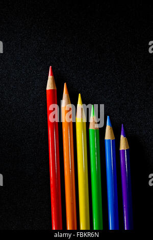 Groupe des crayons de couleur dans la séquence de l'arc-en-ciel Banque D'Images