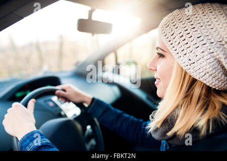 Woman driving a car Banque D'Images