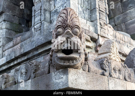 Gargoyle dans le temple Borobudur en Indonésie. Borobudur est le plus grand temple bouddhiste du monde. Banque D'Images