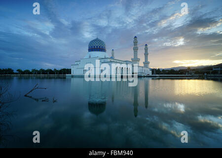 Mosquée flottante, la ville de Kota Kinabalu, Sabah, Malaisie Banque D'Images