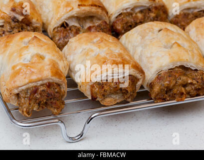 Rouleaux de saucisses faites maison Banque D'Images