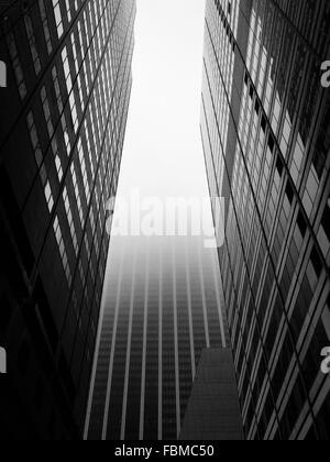 Vue à angle bas des gratte-ciels, quartier financier, Manhattan, New York, États-Unis Banque D'Images