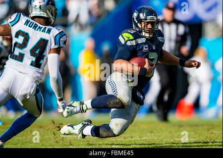 Charlotte, Caroline du Nord, USA. 17 janvier, 2016. Seattle Seahawks quarterback Russell Wilson (3) au cours de la NFL football match de division entre les Seattle Seahawks et les Panthers le dimanche, 17 janvier 2016 à Charlotte, NC. Credit : Cal Sport Media/Alamy Live News Banque D'Images