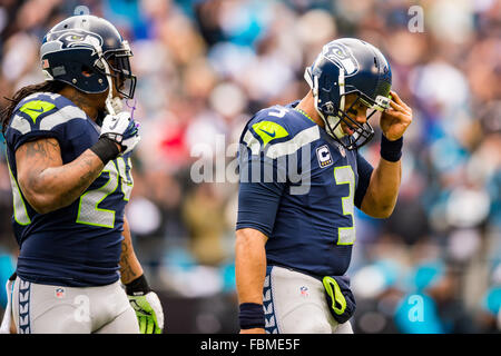 Charlotte, Caroline du Nord, USA. 17 janvier, 2016. Seattle Seahawks quarterback Russell Wilson (3) au cours de la NFL football match de division entre les Seattle Seahawks et les Panthers le dimanche, 17 janvier 2016 à Charlotte, NC. Credit : Cal Sport Media/Alamy Live News Banque D'Images