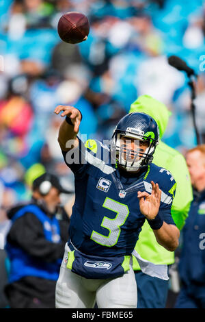 Charlotte, Caroline du Nord, USA. 17 janvier, 2016. Seattle Seahawks quarterback Russell Wilson (3) au cours de la NFL football match de division entre les Seattle Seahawks et les Panthers le dimanche, 17 janvier 2016 à Charlotte, NC. Credit : Cal Sport Media/Alamy Live News Banque D'Images