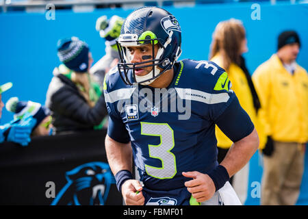 Charlotte, Caroline du Nord, USA. 17 janvier, 2016. Seattle Seahawks quarterback Russell Wilson (3) au cours de la NFL football match de division entre les Seattle Seahawks et les Panthers le dimanche, 17 janvier 2016 à Charlotte, NC. Credit : Cal Sport Media/Alamy Live News Banque D'Images