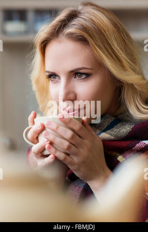 Beautiful woman relaxing Banque D'Images