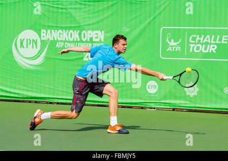 Bangkok, Thaïlande. 17 janvier, 2016. Adam Pavlasek de République tchèque à KPN Bangkok Open ATP Challenger Tour 2016 à Rama Gardens Hotel le 17 janvier 2016 à Bangkok, Thaïlande. Credit : Chatchai Somwat/Alamy Live News Banque D'Images