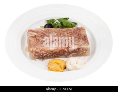 Partie de l'aspic viande d'assaisonnements sur plaque blanche isolé sur fond blanc Banque D'Images