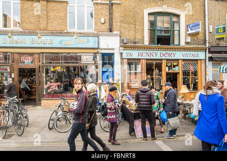 Casa blue Cafe & bar, Hunky Dory, vêtements vintage, scène de rue, marché de bricklane, Tower Hamlets, East London, Angleterre Banque D'Images