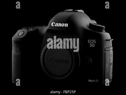 Canon 5D Mark III REFLEX sur fond noir Banque D'Images