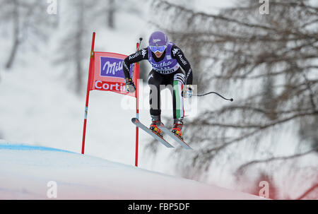 CORTINA D'AMPEZZO, ITALIE - Le 24 janvier 2014 : Au cours de la Coupe du Monde de Ski Alpin FIS Women's course de descente à Cortina d'Ampezzo, Italie. Banque D'Images