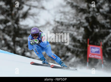 CORTINA D'AMPEZZO, ITALIE - Le 24 janvier 2014 : Au cours de la Coupe du Monde de Ski Alpin FIS Women's course de descente à Cortina d'Ampezzo, Italie. Banque D'Images