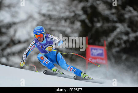 CORTINA D'AMPEZZO, ITALIE - Le 24 janvier 2014 : Au cours de la Coupe du Monde de Ski Alpin FIS Women's course de descente à Cortina d'Ampezzo, Italie. Banque D'Images