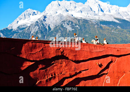 Montagne Enneigée du Dragon de Jade, l'ethnicité show conçu par M. Li Jing Yenxung,qui était maître des Jeux Olympiques de Pékin, Lijiang, Yunnan, Chine, Chine Banque D'Images