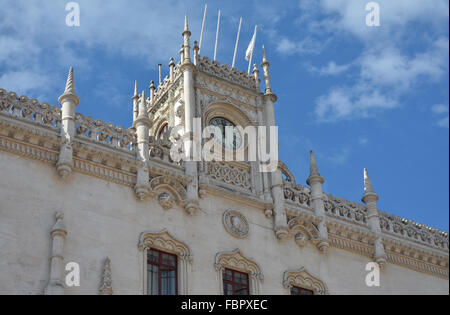 Tour de l'horloge de la Gare du Rossio en style néogothique Banque D'Images