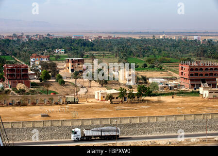 Au-delà du canal de Suez emplacement paisible à proximité des rives du canal. Banque D'Images