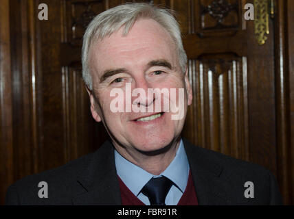 Londres, Royaume-Uni. 18 janvier, 2016. John McDonnell le poste du travail traite de la main-d4PME événement au Parlement Crédit : Prixpics/Alamy Live News Banque D'Images