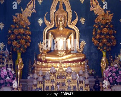 Statue de Bouddha dans un temple de Bodhgaya en Inde Banque D'Images