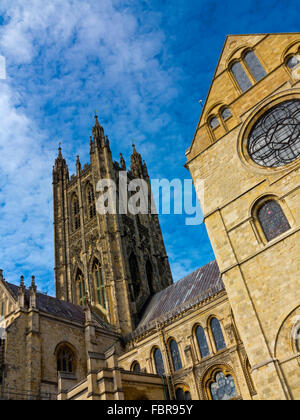 Extérieur de la cathédrale et l'Église du Christ à Metropolitical Canterbury Kent UK la cathédrale de l'archevêque de Cantorbéry Banque D'Images