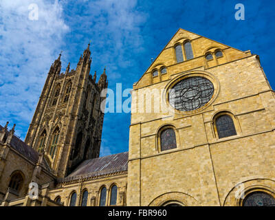 Extérieur de la cathédrale et l'Église du Christ à Metropolitical Canterbury Kent UK la cathédrale de l'archevêque de Cantorbéry Banque D'Images