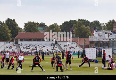 Angleterre cricket traverser leur réchauffer avant le troisième jour du deuxième test match contre l'Inde à Trent Bridge Banque D'Images