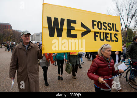 Novembre 21, 2015, Washington, DC USA : des militants de l'environnement manifestation devant la Maison Blanche Banque D'Images