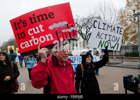 Novembre 21, 2015, Washington, DC USA : des militants de l'environnement manifestation devant la Maison Blanche Banque D'Images