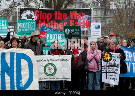 Novembre 21, 2015, Washington, DC USA : des militants de l'environnement manifestation devant la Maison Blanche Banque D'Images