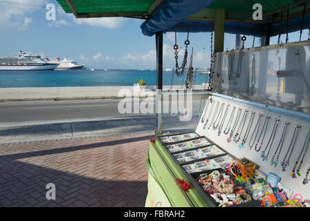 Stand de souvenirs et de bijoux, Georgetown, Grand Cayman, Antilles britanniques Banque D'Images