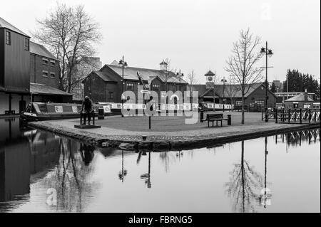 Bassin du Canal de Coventry, où le canal se termine, près de Coventry Coventry City Centre Banque D'Images