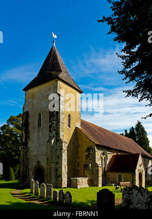 La cité médiévale de St George's Church in Trotton West Sussex England UK un bâtiment classé grade 1 cru à ce jour du 13e siècle Banque D'Images