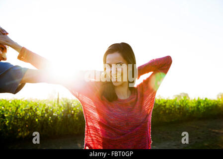 Young couple dancing outdoors Banque D'Images