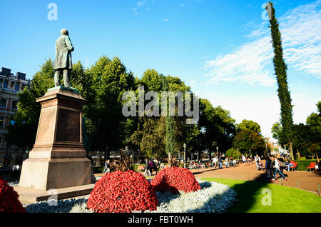 Statue de J.L. Runeberg (1804 - 1877), poète national de la Finlande et l'auteur de l'hymne national finlandais au parc de l'Esplanade Banque D'Images